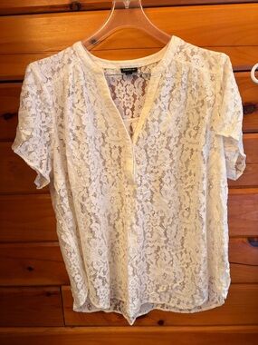 torrid Cream Lace Short Sleeve Split V-Neck Blouse